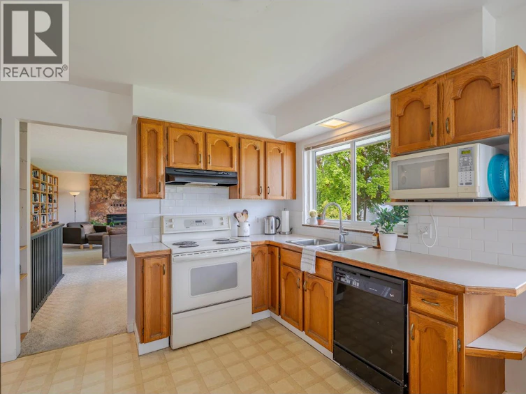 14812 Downton Avenue, Summerland, BC, V0H 1Z1 - 10
