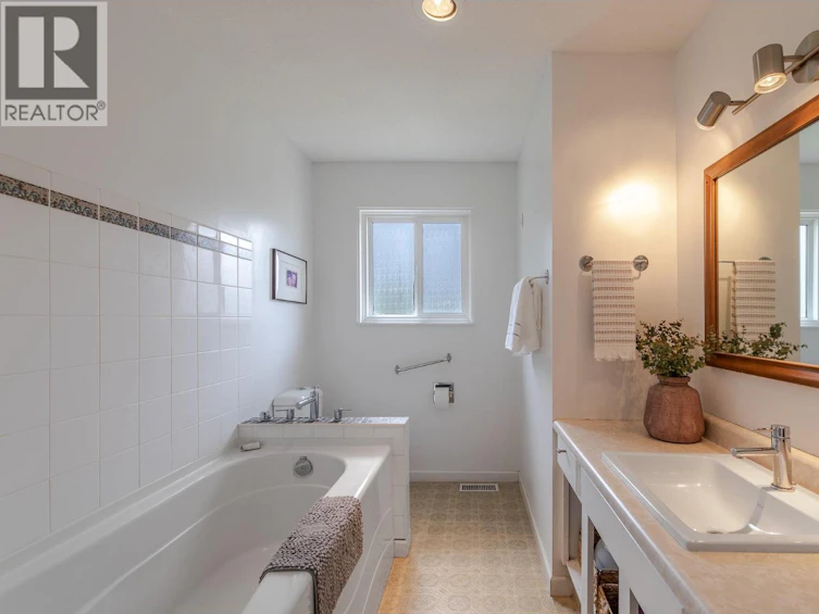 14812 Downton Avenue, Summerland, BC, V0H 1Z1 - 16
