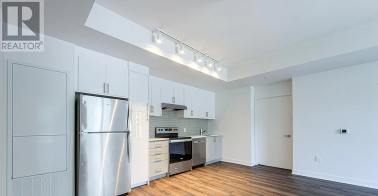 221-3030 Pharmacy Avenue, Toronto, ON, M1W 2N7