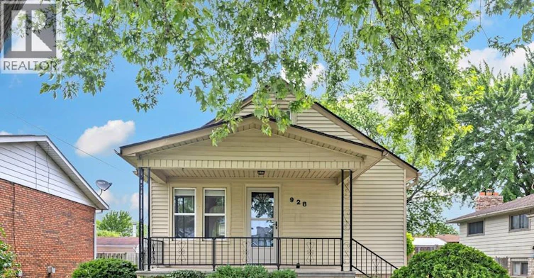 928 Lacasse Boulevard, Tecumseh, ON, N8N 2C5