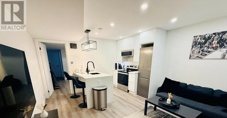402 Mcroberts Avenue, Toronto, ON, M6E 4R2 - 2