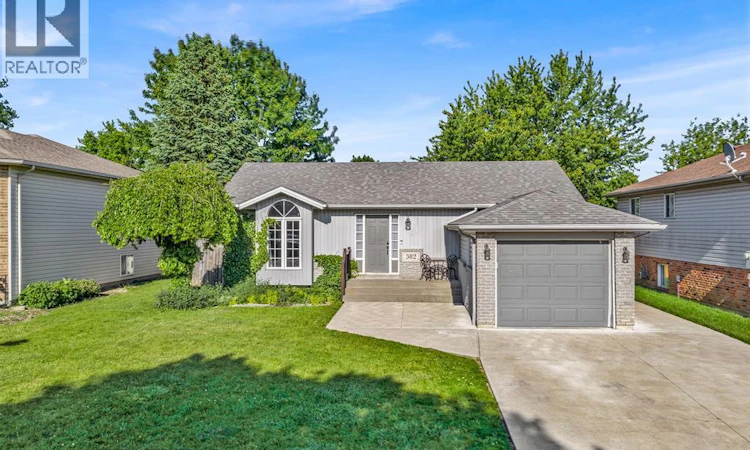 382 Thorn Ridge