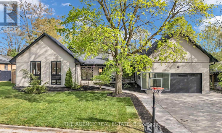 32 Hunt Village Crescent