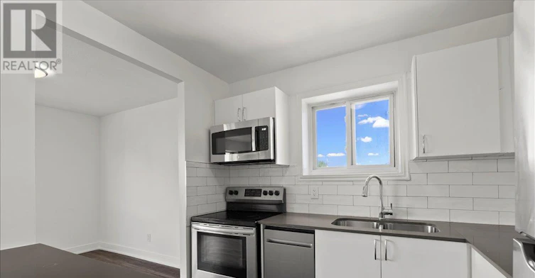 419-10 Garfella Drive, Toronto, ON, M9V 2E9 - 2