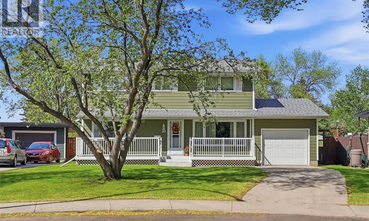 33 Sparling Crescent