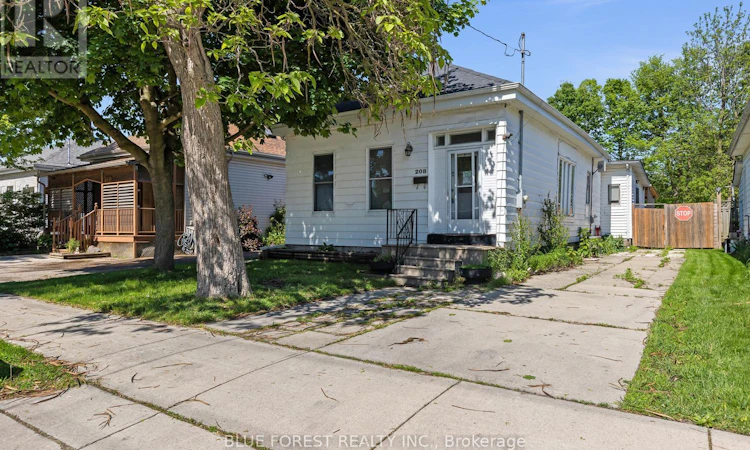 208 Maitland Street