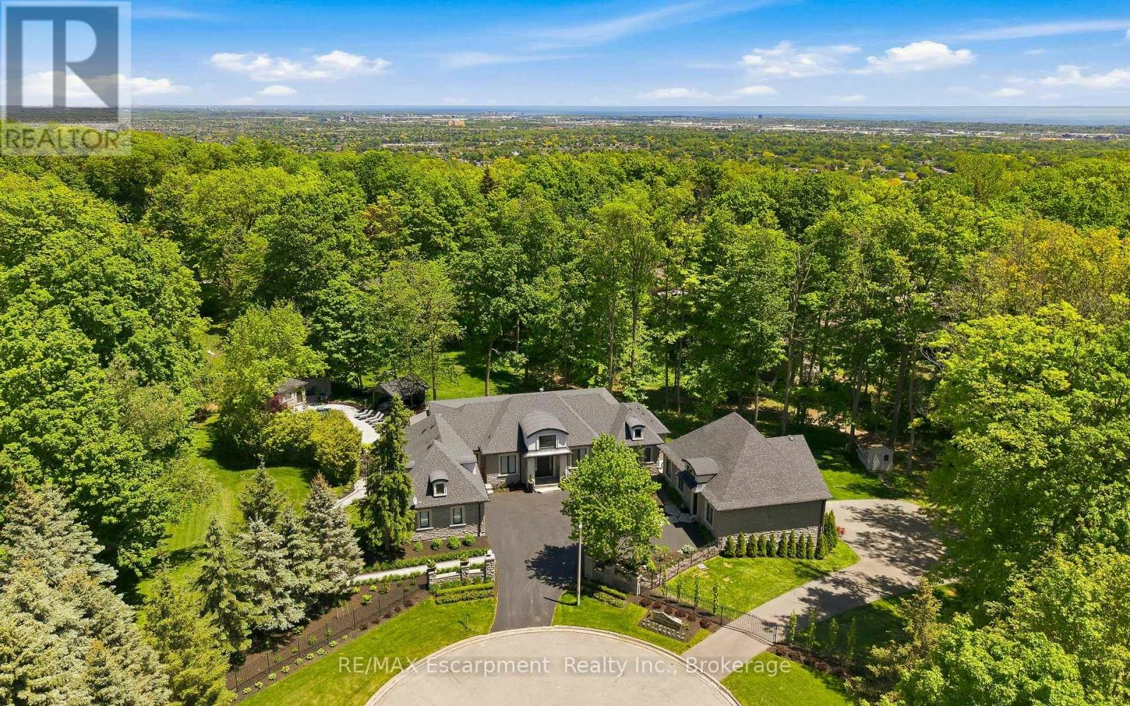 3205 Highpoint Court, Burlington, ON, L7P 0P9