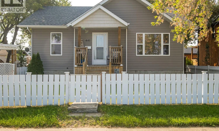 441 6th Street E