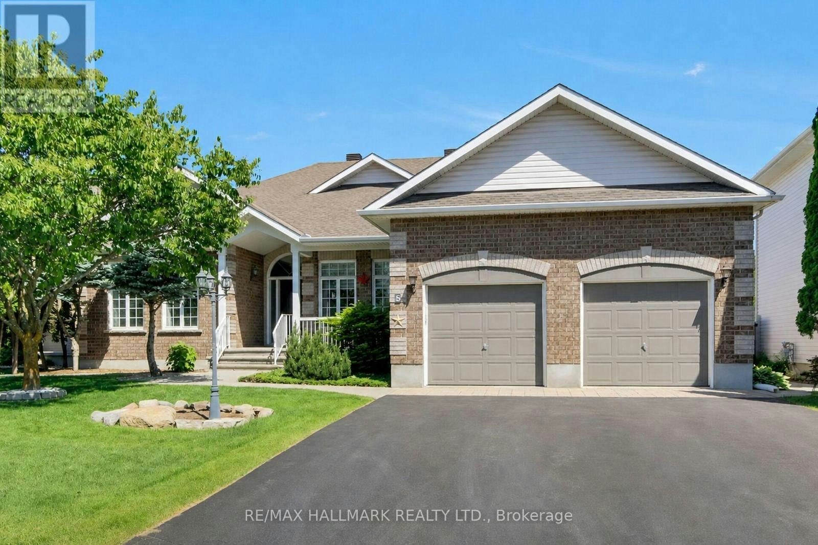 5 Dolomite Street, Ottawa, ON, K2S 1Y8