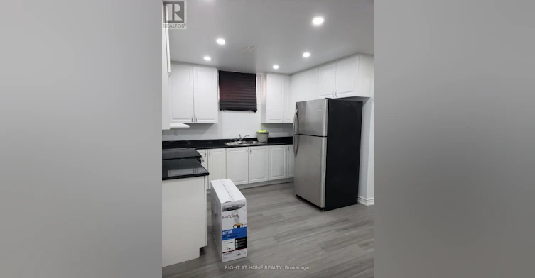 9 Stott Avenue, Ajax, ON, L1T 0M5 - 6