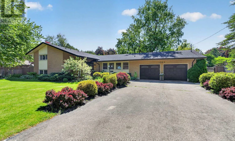 1505 Stoneybrook Crescent