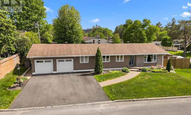 2 Lavina Crescent