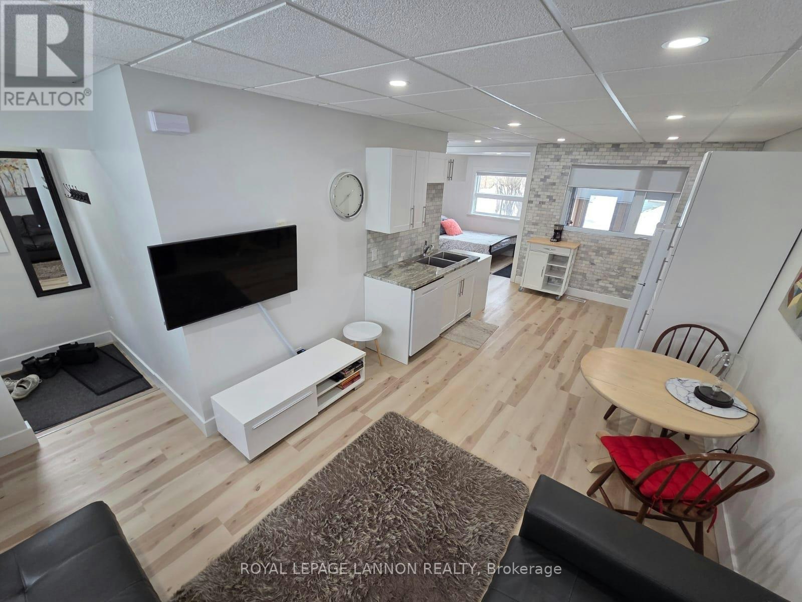84 Machar Avenue, Thunder Bay, ON, P7B 2Y6