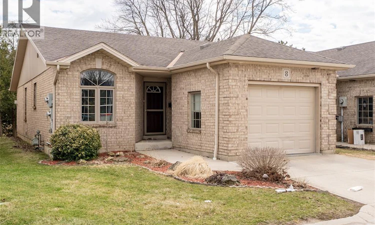 8 Mcintosh Avenue