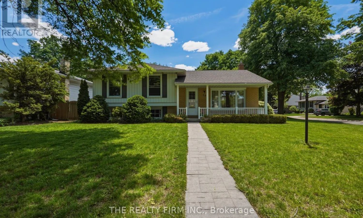 52 Maxwell Crescent