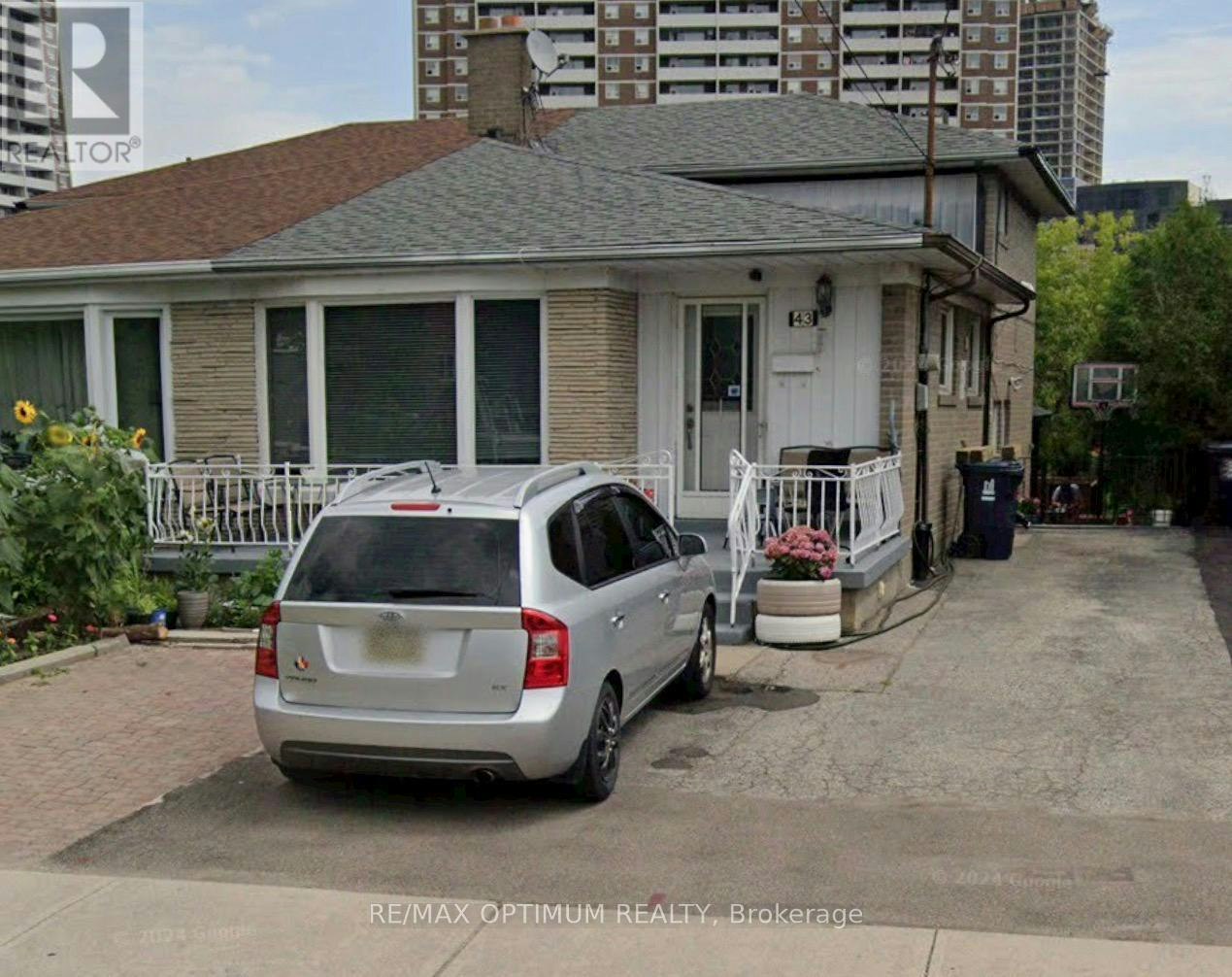 43 Lindylou Road, Toronto, ON, M9M 2B1
