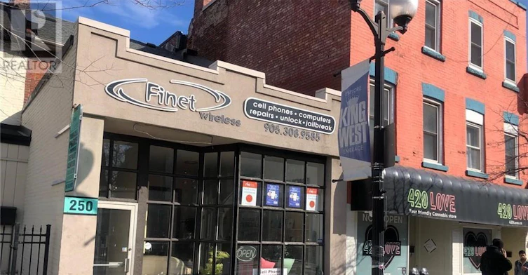 BACHELOR-250 King Street W, Hamilton, ON, L8P 1A9