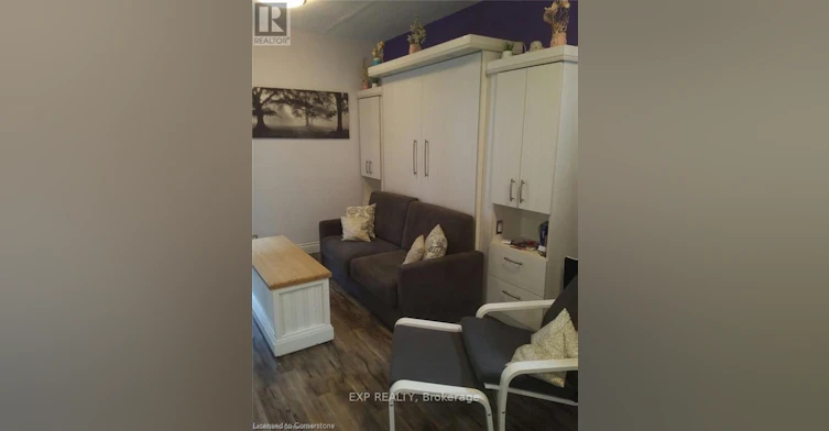 BACHELOR-250 King Street W, Hamilton, ON, L8P 1A9 - 5