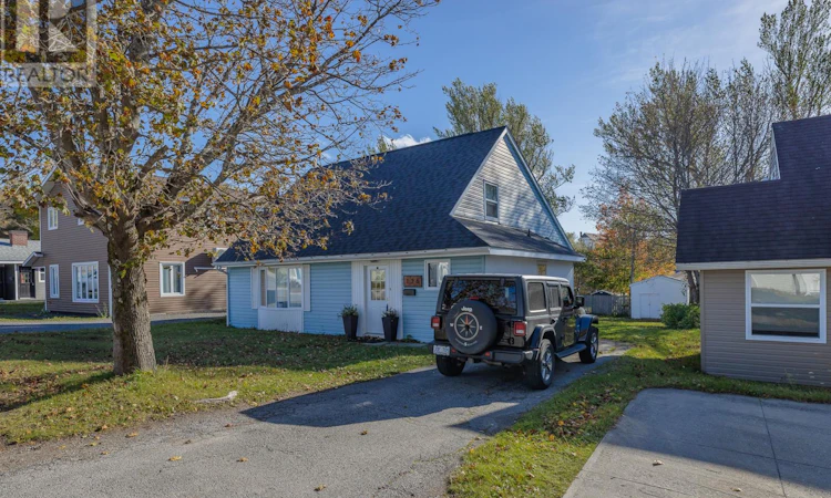 126 Valley Road East
