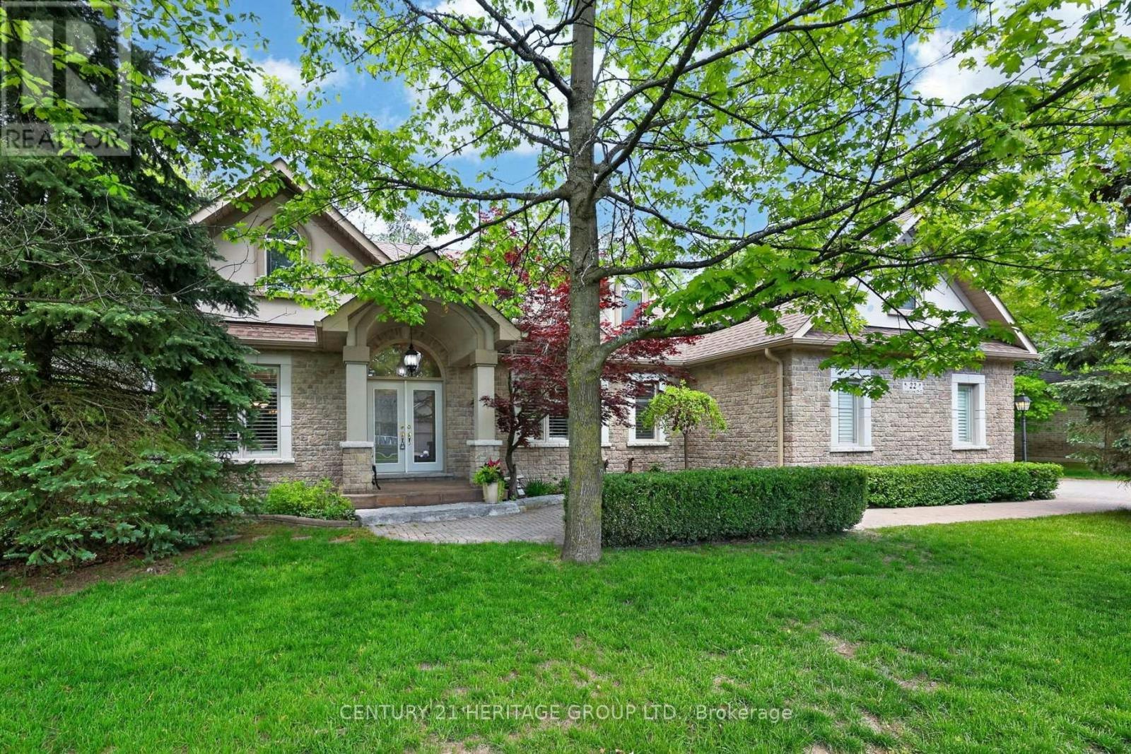 22 Lloyd Cook Drive E, Springwater, ON, L9X 0H5