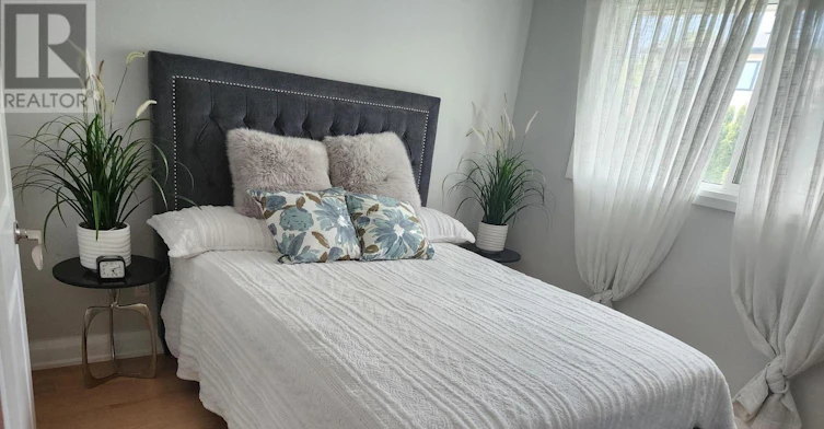 8 Munford Crescent, Toronto, ON, M4B 1C1 - 18