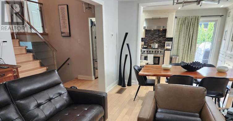 8 Munford Crescent, Toronto, ON, M4B 1C1 - 7