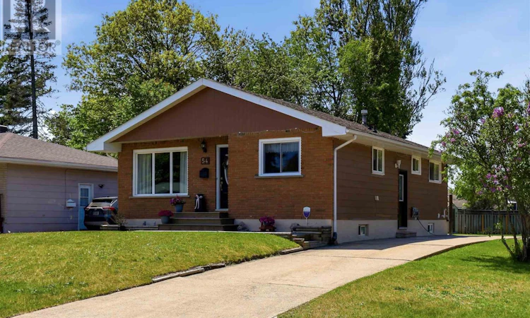 54 Wayne Ct