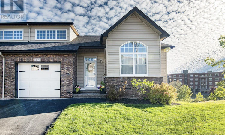 45 Aquavista Lane