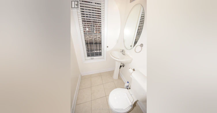 7 Slingsby Lane, Toronto, ON, M2N 0H7 - 11