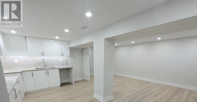 BSMT-198 Cherrywood Drive, Newmarket, ON, L3Y 2X8 - 2