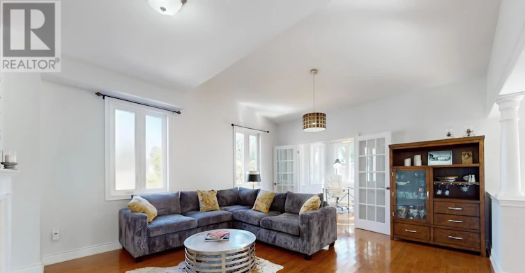 UPPER-1031 Lake Drive N, Georgina, ON, L4P 3E9 - 3