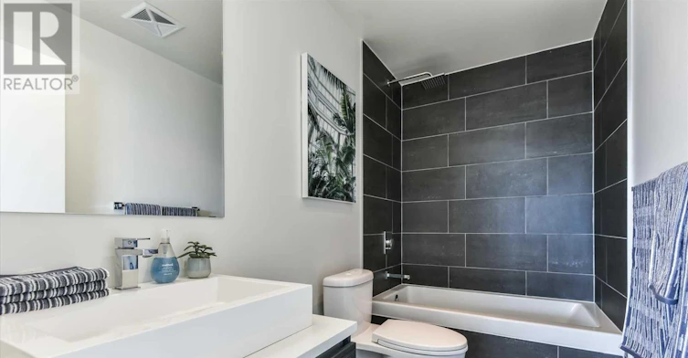 908-111 Bathurst Street, Toronto, ON, M5V 2R1 - 9