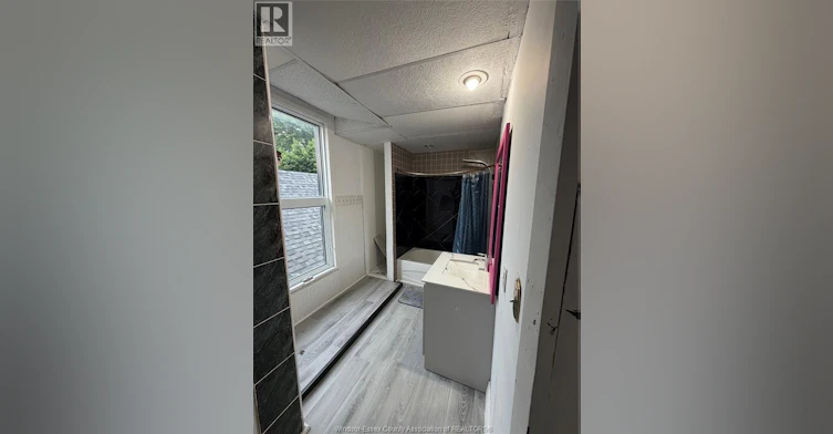 444 Mcewan, Windsor, ON, N9B 2E8 - 8