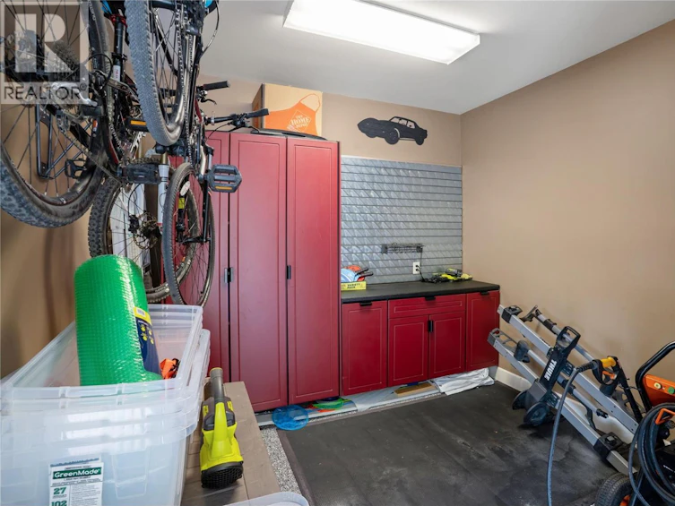 990 Hewetson Avenue, Kelowna, BC, V1W 5H8 - 48