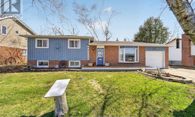271 Lakeland Crescent