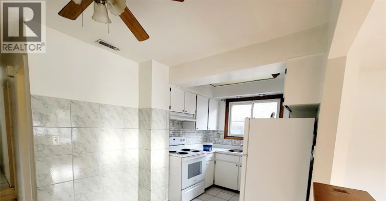 UPPER-2240 Howard Avenue, Windsor, ON, N8X 3V1 - 5