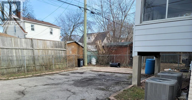 UPPER-2240 Howard Avenue, Windsor, ON, N8X 3V1 - 10