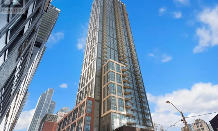 712-108 Peter Street