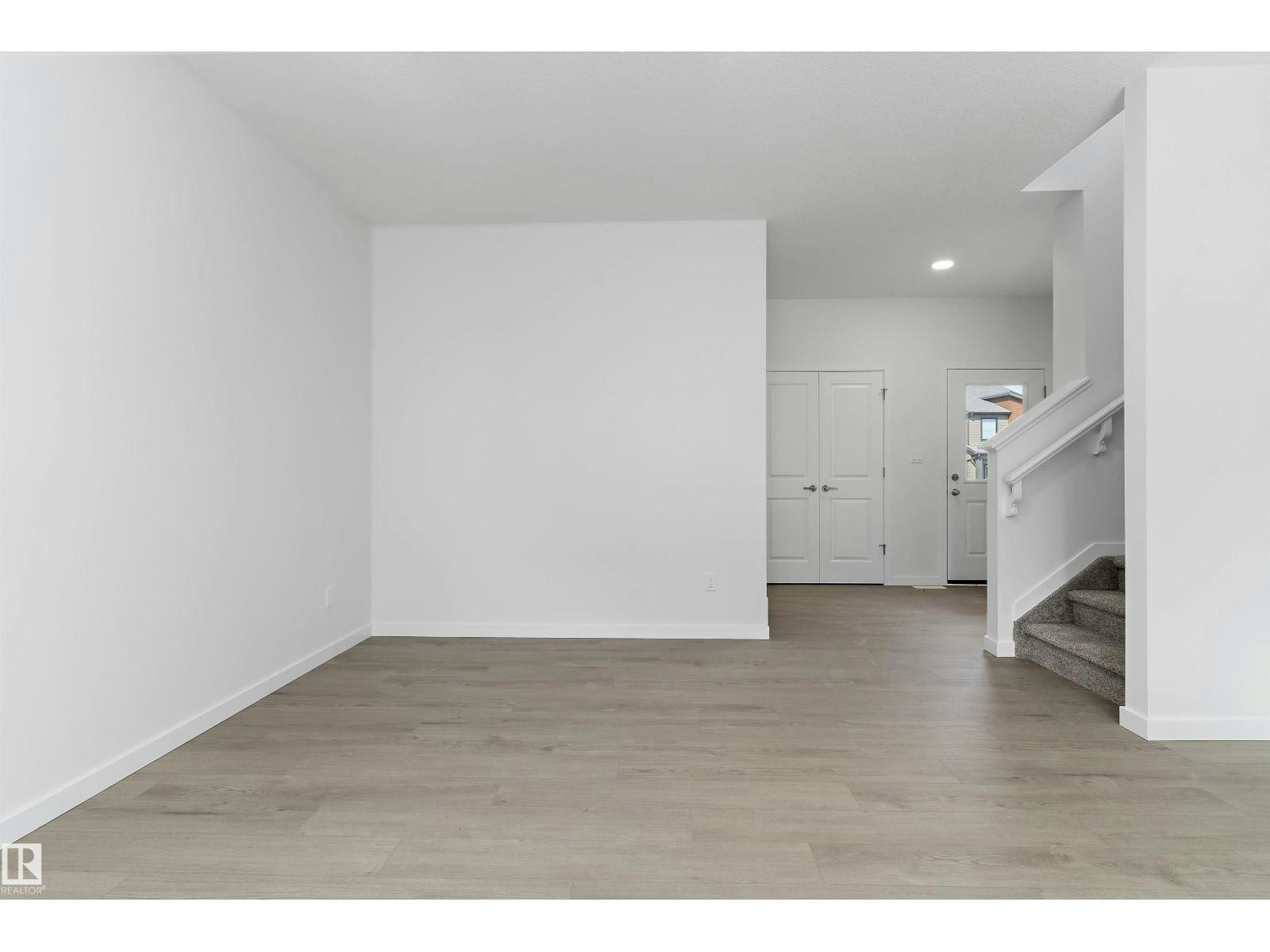 5633 Hawthorn Wy SW - 4