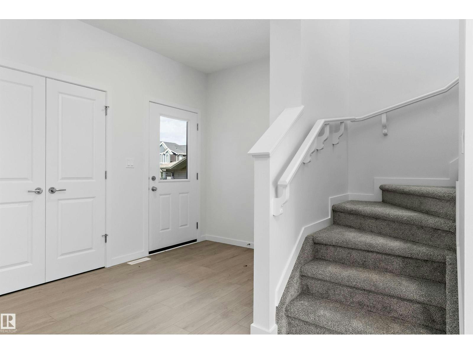 5633 Hawthorn Wy SW - 2