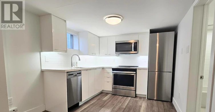 1-28A Third Street, Toronto, ON, M8V 2X6