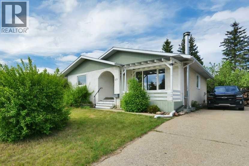 22 Blackstone Avenue, Lacombe, AB, T4L 1P7
