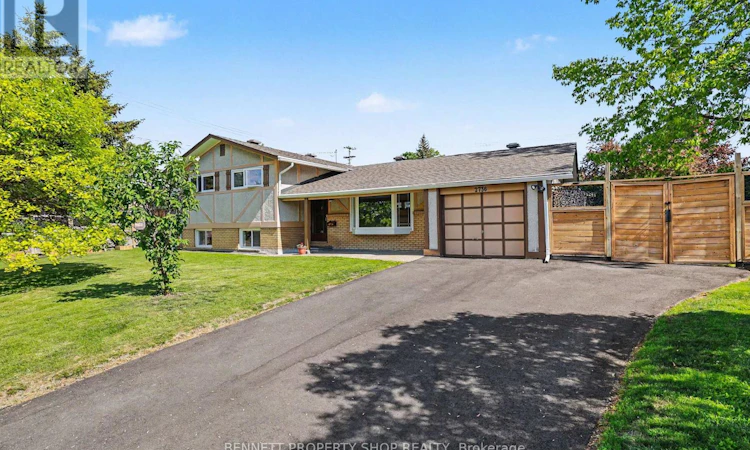 2736 Stone Crescent