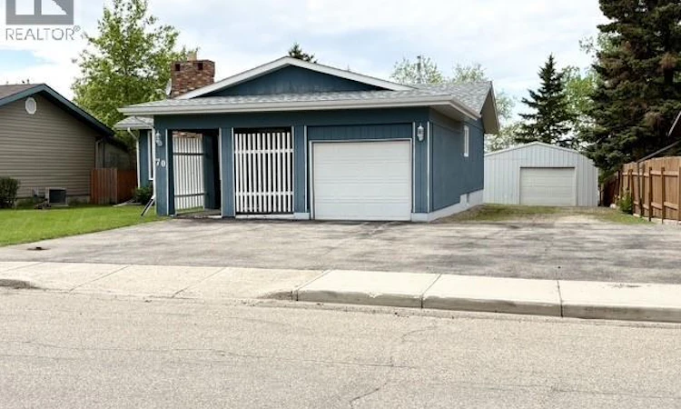 70 Clarewood Crescent