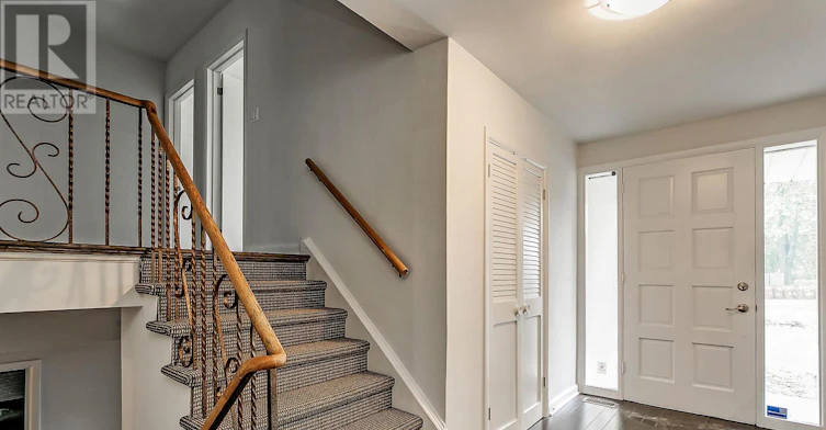 91 Ennisclare Drive E, Oakville, ON, L6J 4N3 - 2