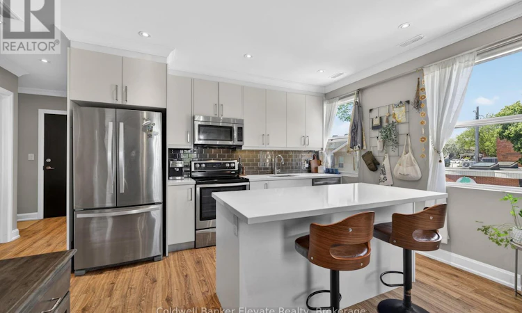 205-2 King Street W