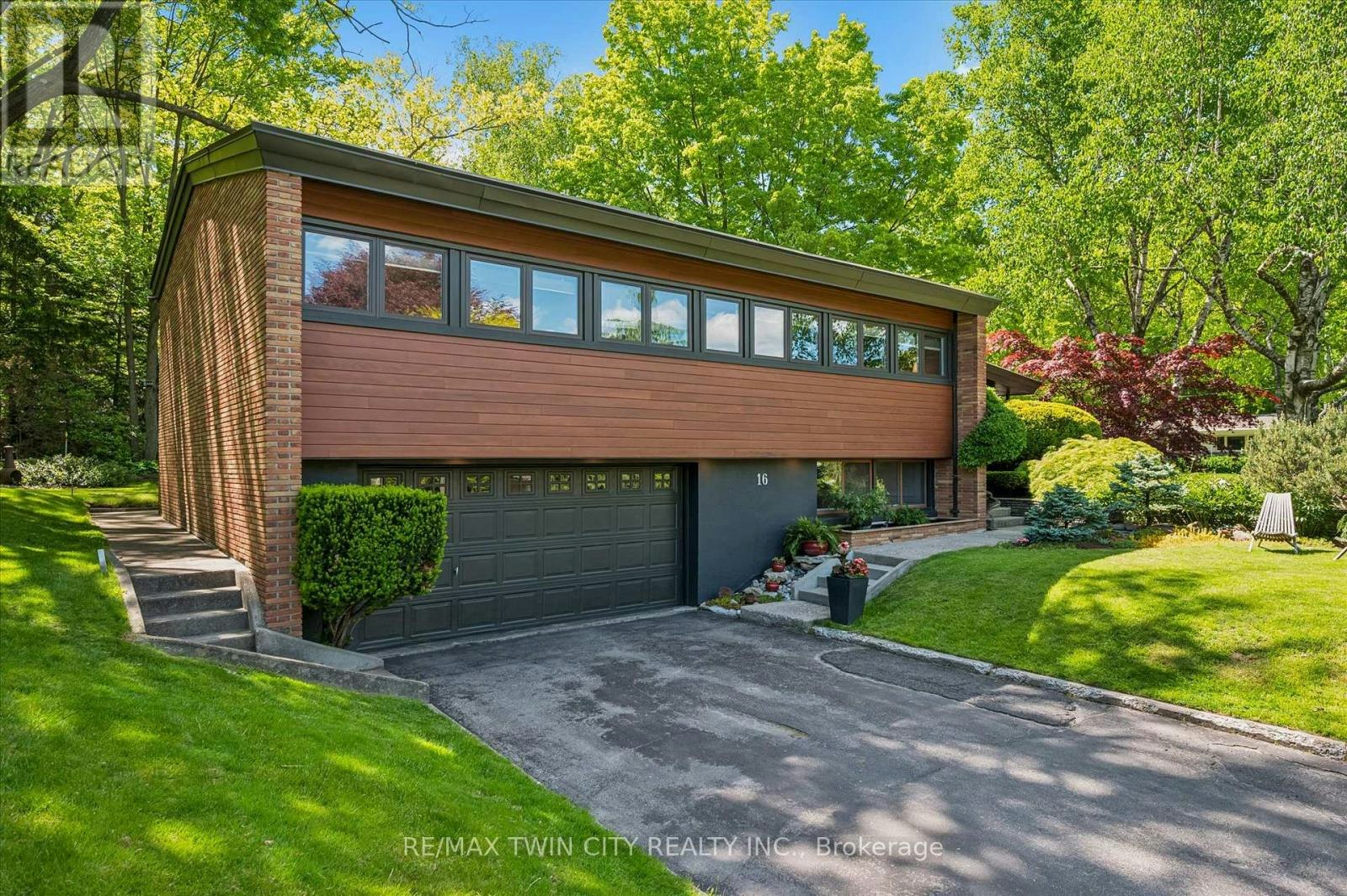 16 Parkwood Drive, Cambridge, ON, N1S 3K7