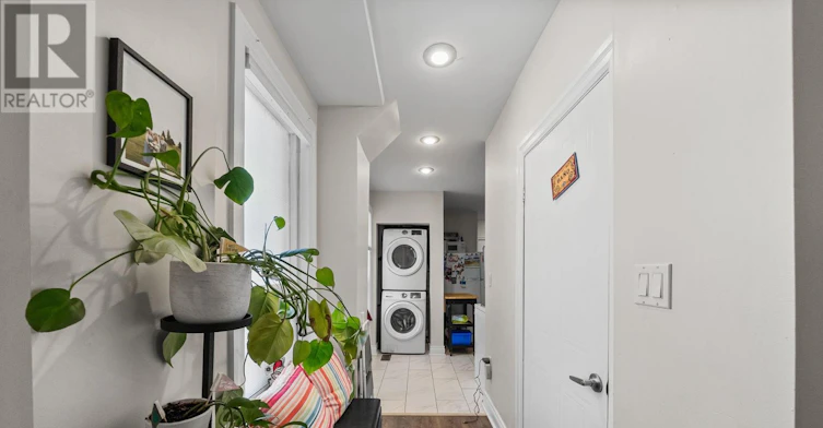 MAIN-229 Woodbine Avenue, Toronto, ON, M4L 3P3 - 4