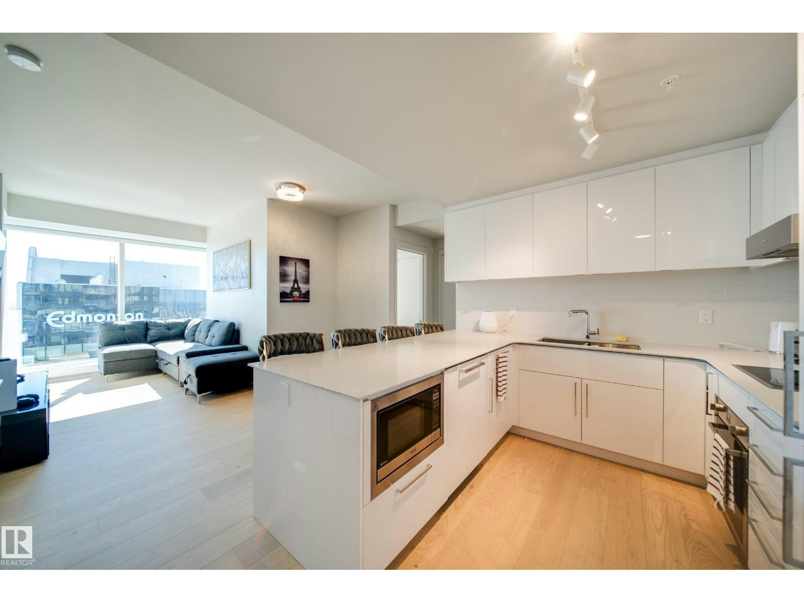 3505-10360 102 Street NW, Edmonton, AB, T5J 4Y8