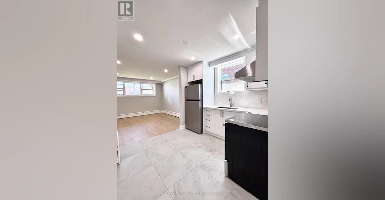 100 Portland Street, Toronto, ON, M8Y 1A7 - 5